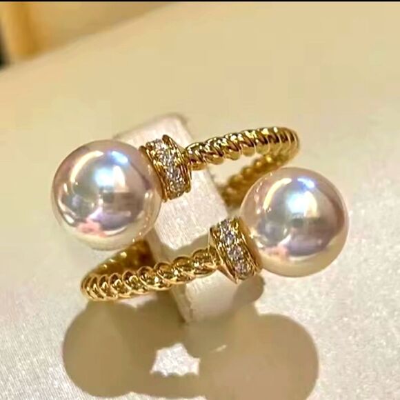 Elegant Gold and Pearl Women's Ring - Picture 1 of 5